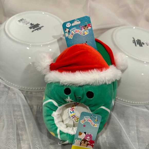 Squishmellow Elf Slippers - Picture 1 of 4